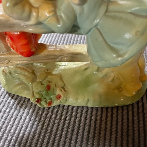 Vintage, 1950s chalkware. Kissing cousins over the fence. - Picture 4 of 5